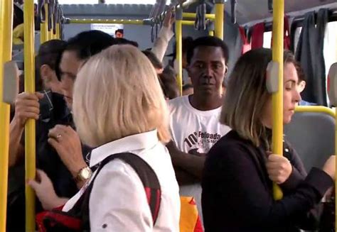 Encoxada no transporte público, piadinha sexual no trabalho.